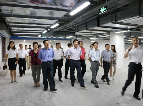市人大、市政府領導走訪調研市交通樞紐地下人防工程