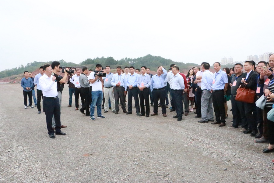 市人大代表、政協(xié)委員視察重點項目建設(shè)