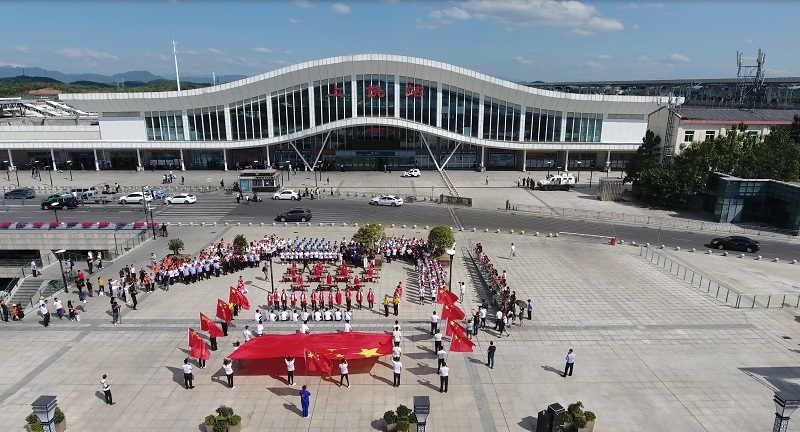 市城投集團(tuán)公司開展“我和我的祖國”快閃活動