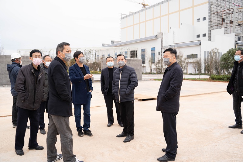 全員行動，眾志成城，堅決打贏疫情防控恢復(fù)生產(chǎn)攻堅戰(zhàn)。——市城投集團公司舉行開復(fù)工項目巡查活動