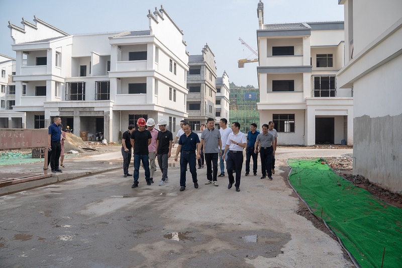 市城投集團公司舉行上半年工作督查總結(jié)活動