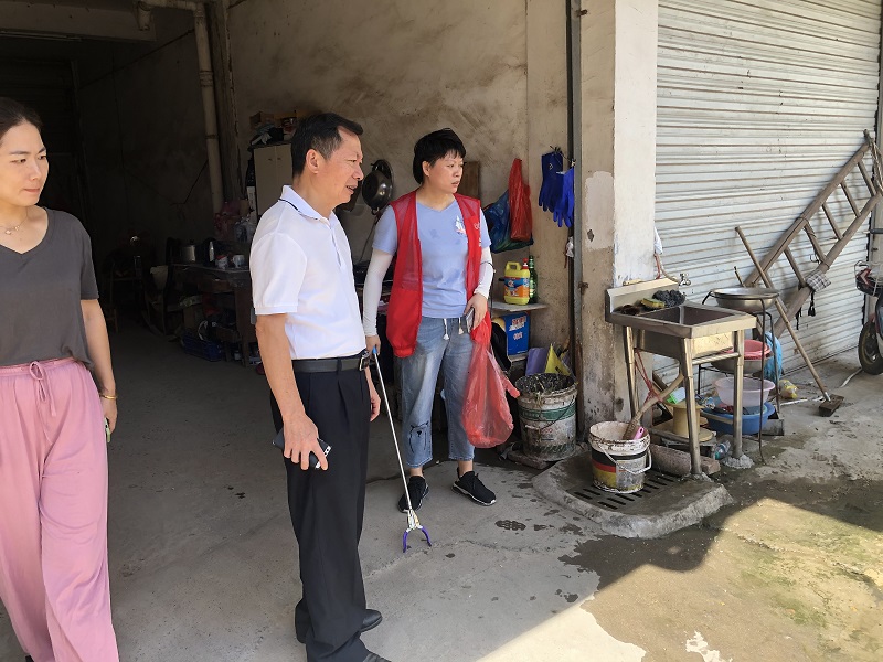 詹曉華到包保渡口社區(qū)及部分項目檢查創(chuàng)衛(wèi)工作